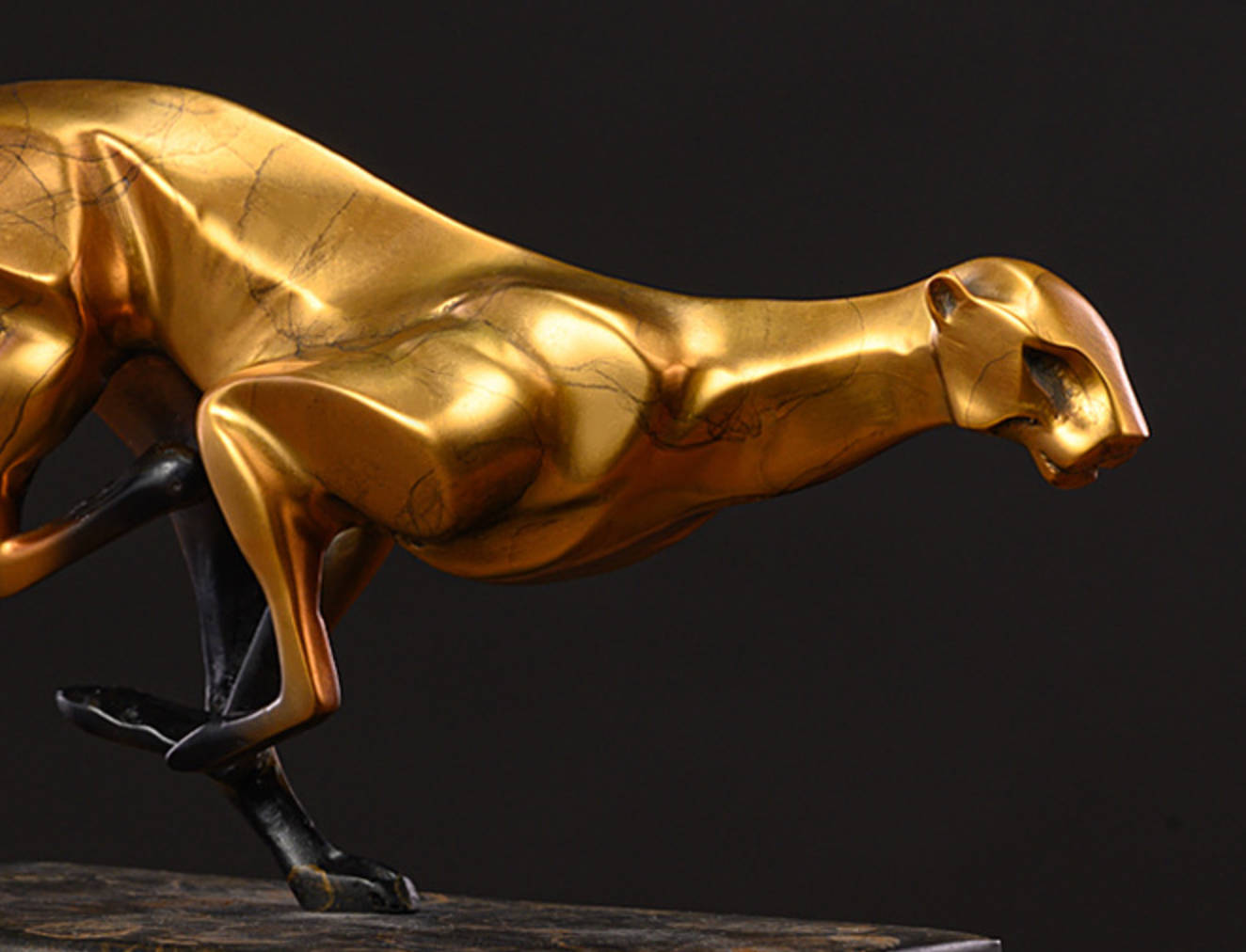 縱橫千里 Bronze Leopard