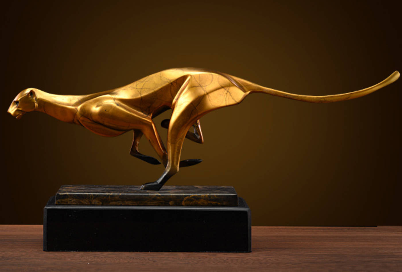 縱橫千里 Bronze Leopard