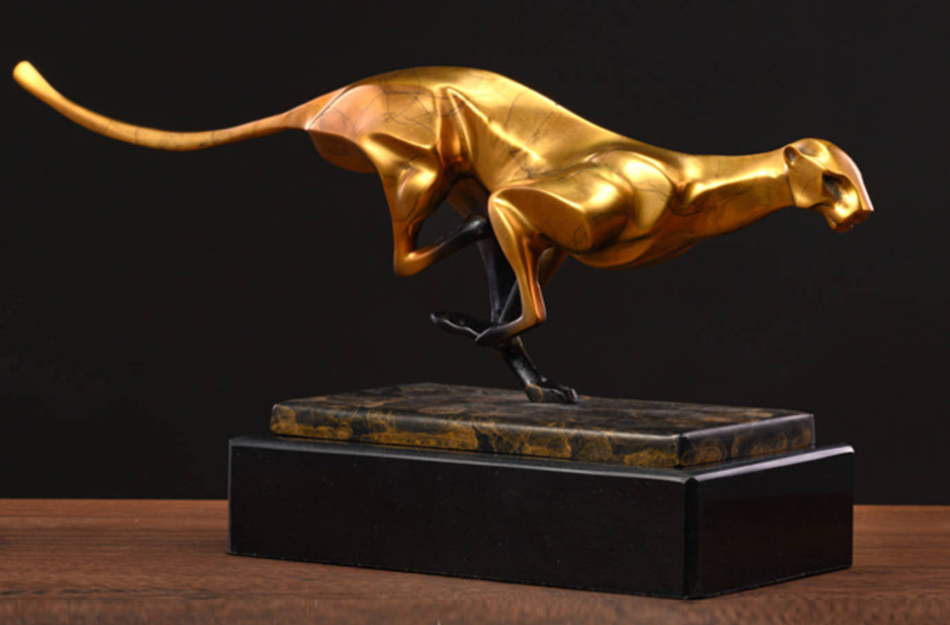 縱橫千里 Bronze Leopard